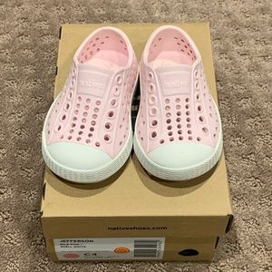 Native Jefferson Shoes in Milk Pink